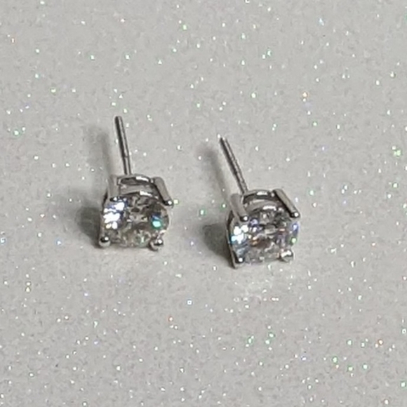 1 Carat Certified Moissanite Round Brilliant 6.5 MM Stud Earrings - Picture 5 of 10